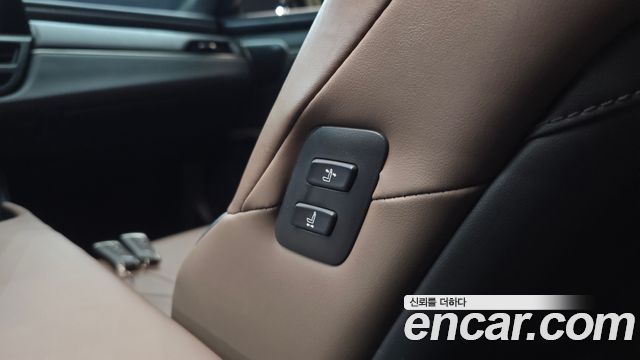 Lexus ES 2024 — photo 34