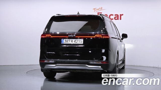 Kia Canival 2022 — photo 4