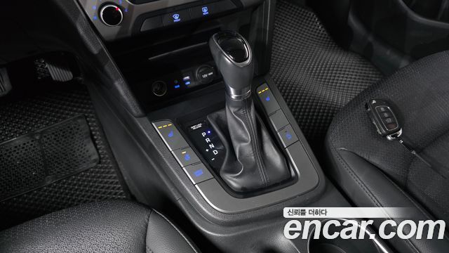 Hyundai AVANTE 2016 — photo 9