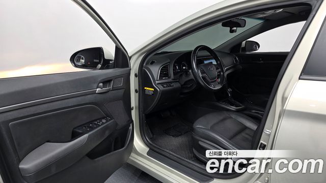 Hyundai AVANTE 2016 — photo 10