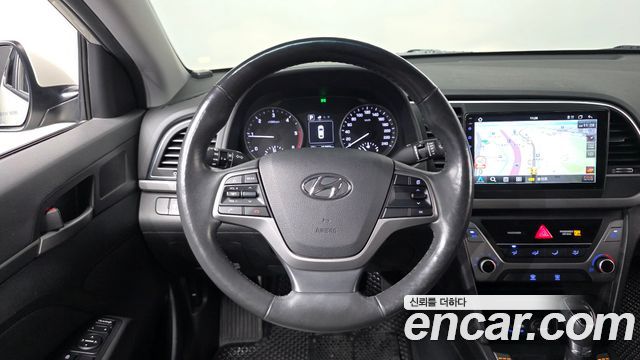 Hyundai AVANTE 2016 — photo 12