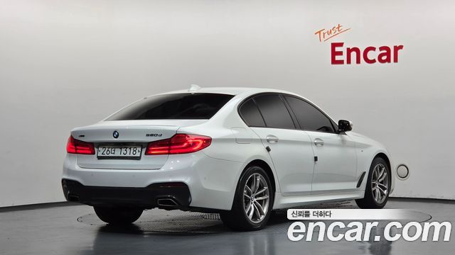 BMW 5-Series 2017 — photo 2