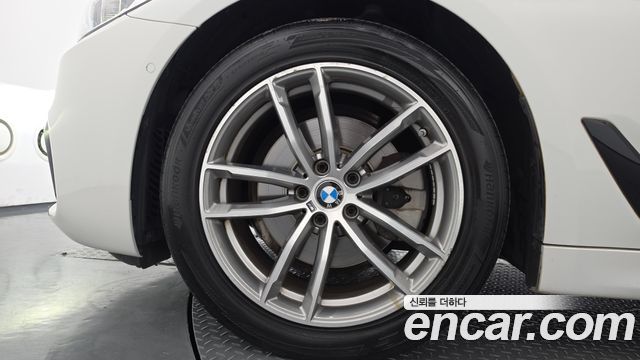 BMW 5-Series 2017 — photo 5