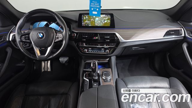 BMW 5-Series 2017 — photo 10
