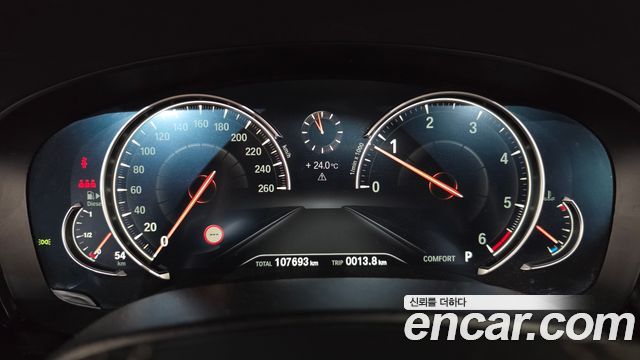 BMW 5-Series 2017 — photo 11