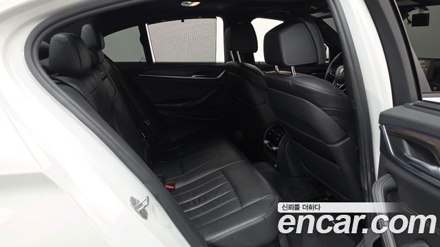 BMW 5-Series 2017 — photo 17