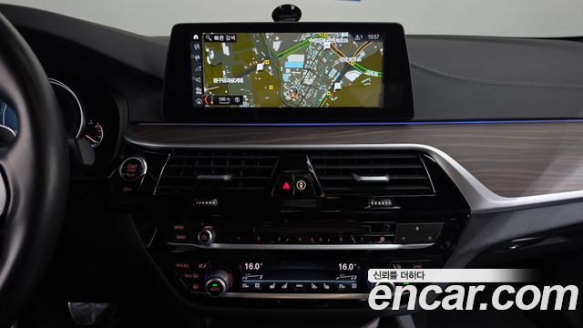BMW 5-Series 2017 — photo 19