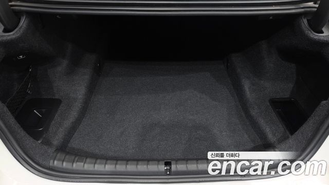 BMW 5-Series 2017 — photo 25