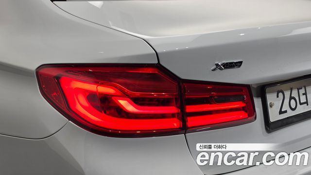 BMW 5-Series 2017 — photo 9