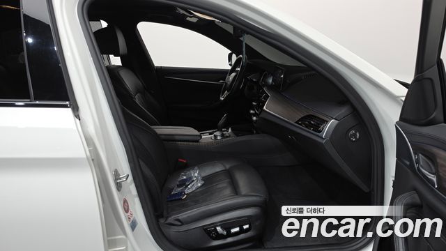BMW 5-Series 2017 — photo 16
