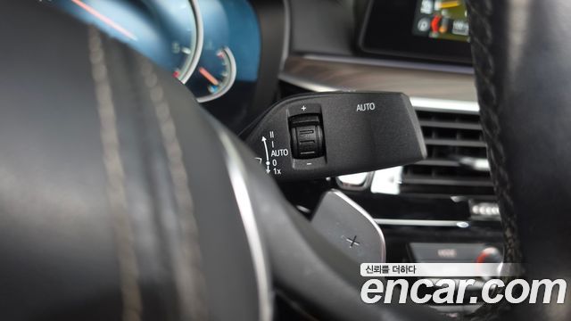 BMW 5-Series 2017 — photo 28