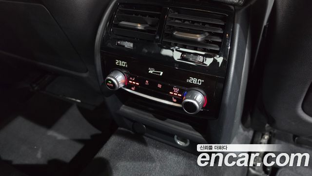 BMW 5-Series 2017 — photo 31