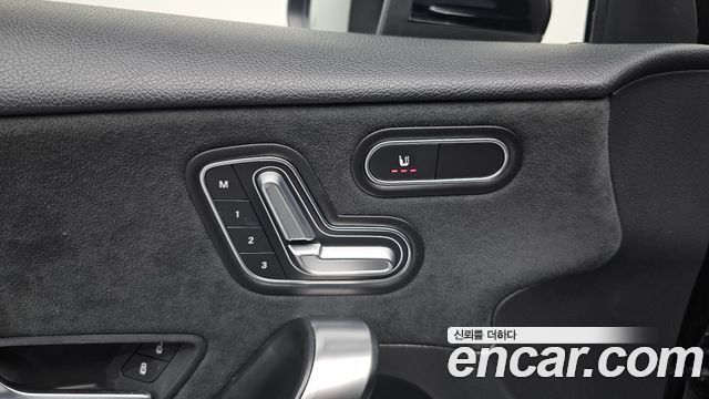Mercedes-Benz A-Class 2020 — photo 12