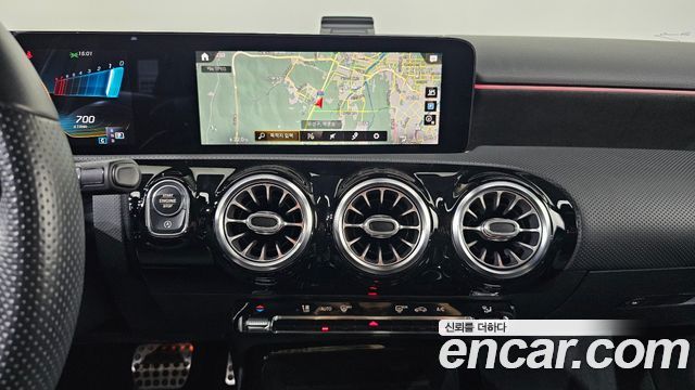 Mercedes-Benz A-Class 2020 — photo 16