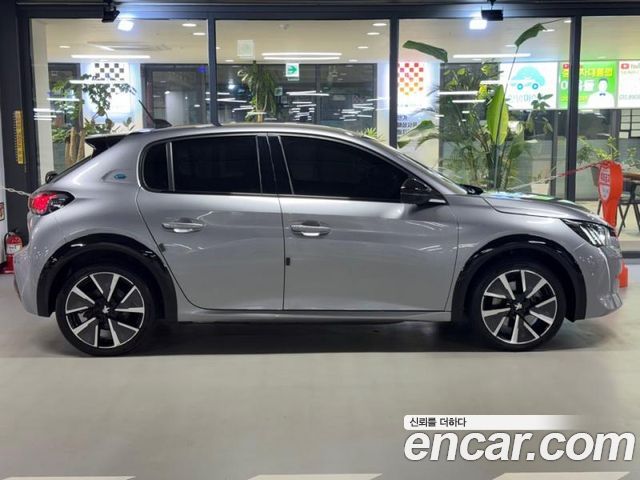Peugeot 208 2022 — photo 3