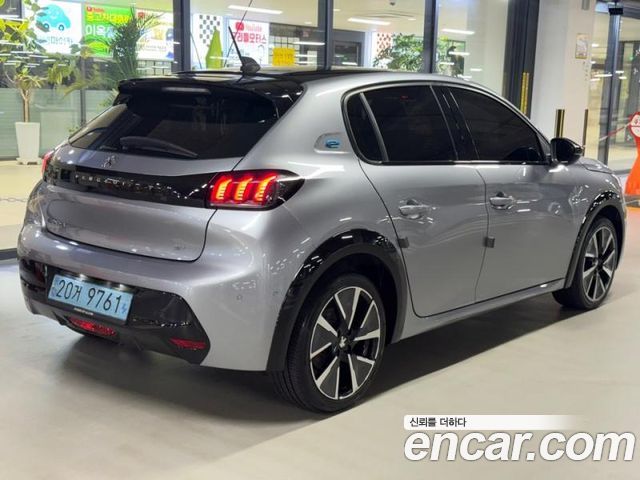 Peugeot 208 2022 — photo 4