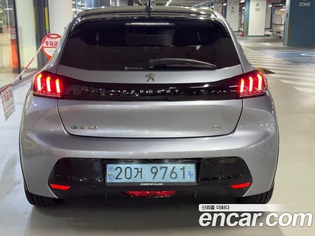 Peugeot 208 2022 — photo 5