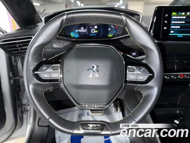Peugeot 208 2022 — photo 8