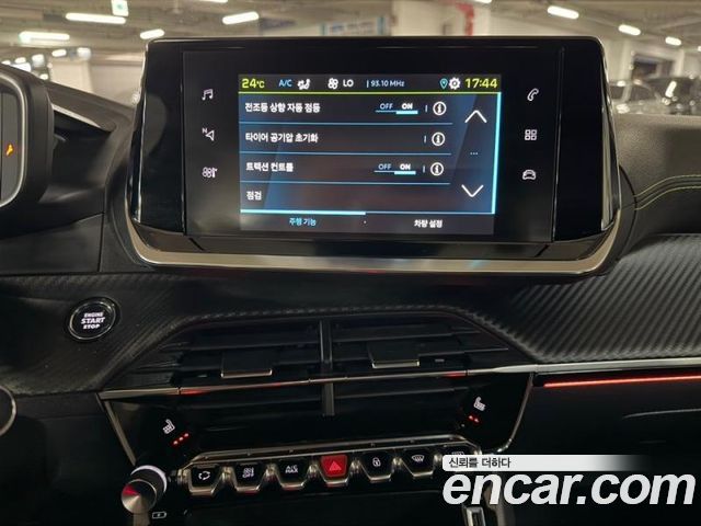 Peugeot 208 2022 — photo 10