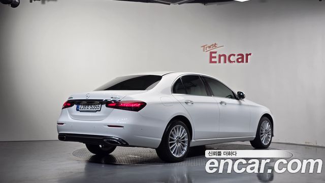 Mercedes-Benz E-Class 2023 — photo 2
