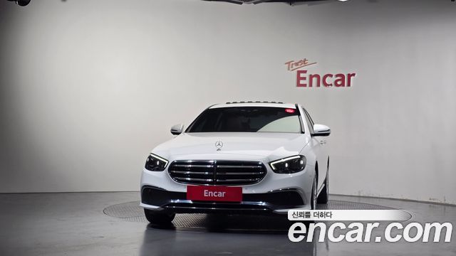 Mercedes-Benz E-Class 2023 — photo 3