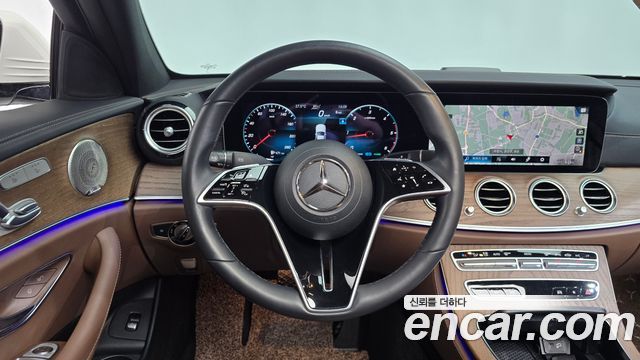 Mercedes-Benz E-Class 2023 — photo 19