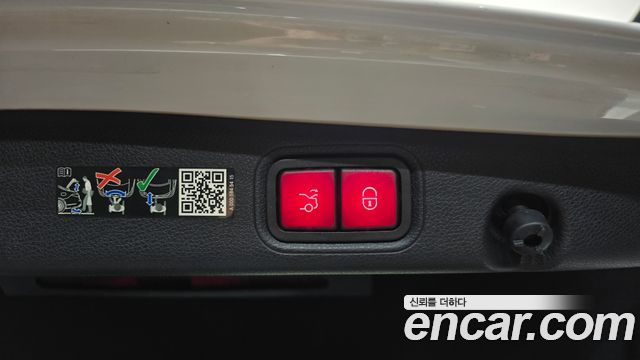Mercedes-Benz E-Class 2023 — photo 23