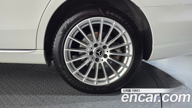 Mercedes-Benz E-Class 2023 — photo 7
