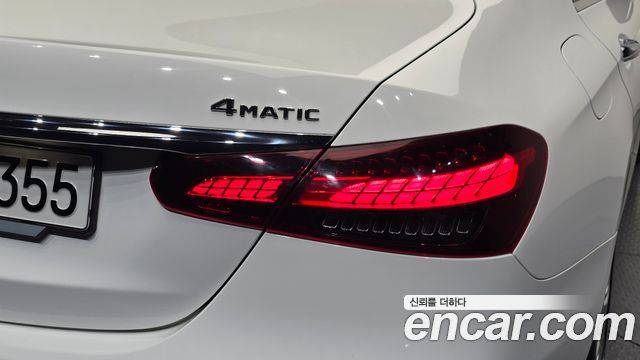 Mercedes-Benz E-Class 2023 — photo 9