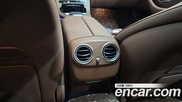 Mercedes-Benz E-Class 2023 — photo 30