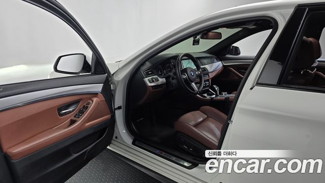 BMW 5-Series 2014 — photo 13