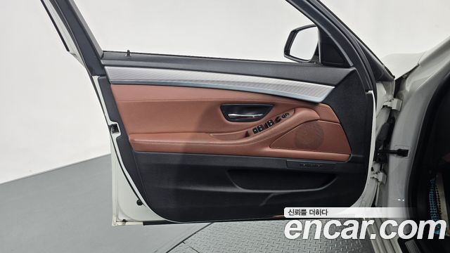 BMW 5-Series 2014 — photo 14