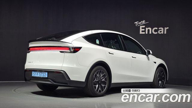 Tesla Model Y 2026 — photo 2