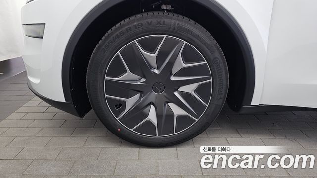 Tesla Model Y 2026 — photo 5