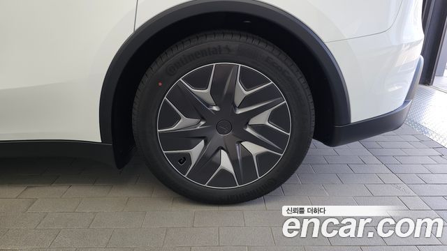 Tesla Model Y 2026 — photo 7