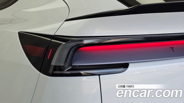 Tesla Model Y 2026 — photo 9