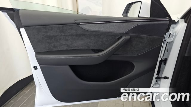 Tesla Model Y 2026 — photo 14