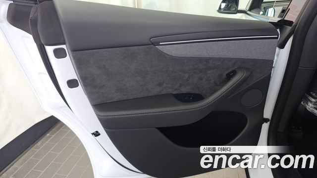 Tesla Model Y 2026 — photo 15