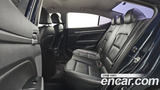 Hyundai AVANTE 2019 — photo 11