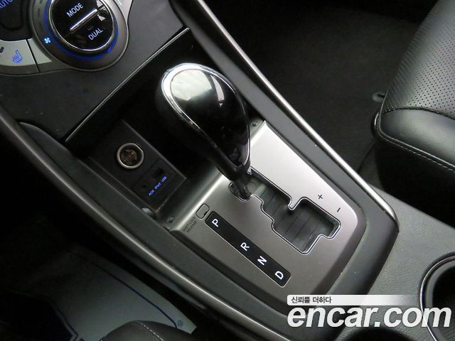 Hyundai AVANTE 2014 — photo 11