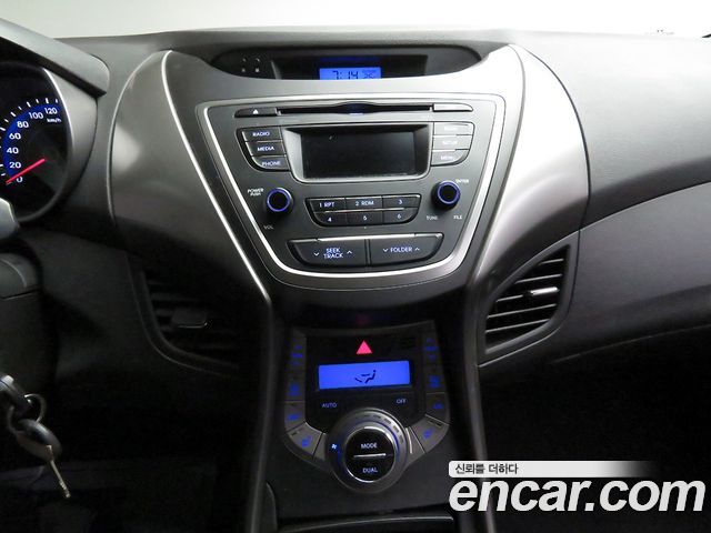 Hyundai AVANTE 2014 — photo 13