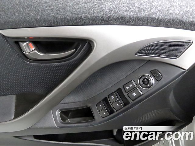 Hyundai AVANTE 2014 — photo 17