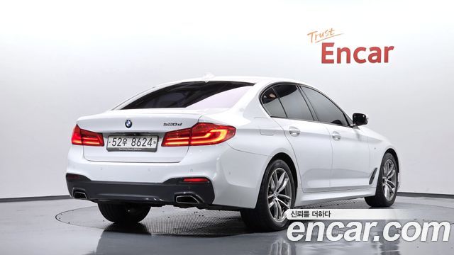 BMW 5-Series 2017 — photo 2