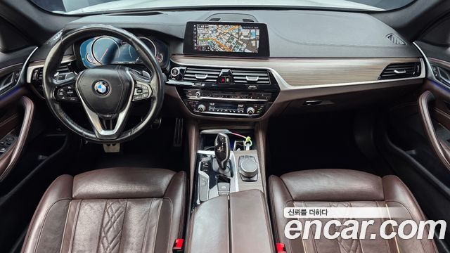BMW 5-Series 2017 — photo 10