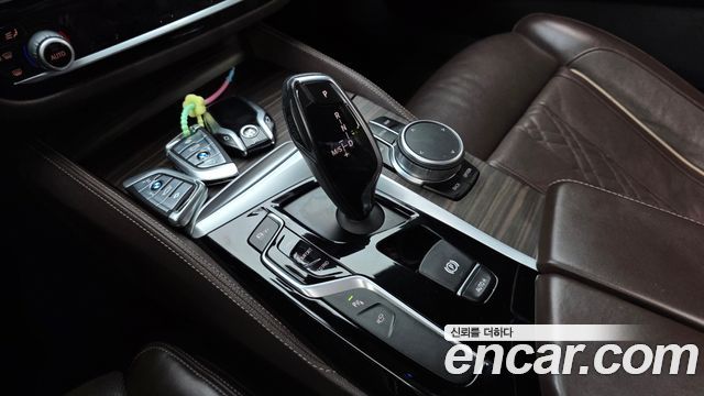 BMW 5-Series 2017 — photo 12