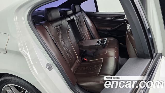 BMW 5-Series 2017 — photo 17