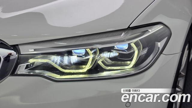 BMW 5-Series 2017 — photo 8