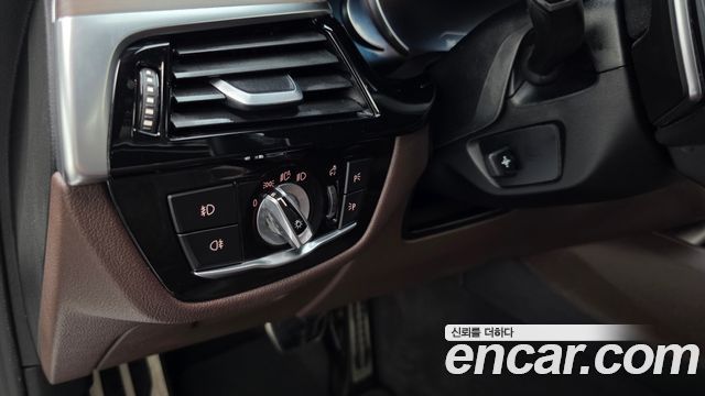 BMW 5-Series 2017 — photo 27