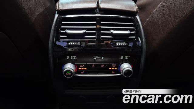 BMW 5-Series 2017 — photo 28