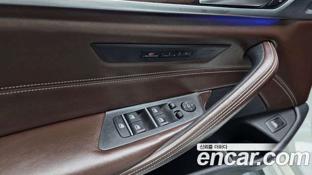 BMW 5-Series 2017 — photo 31